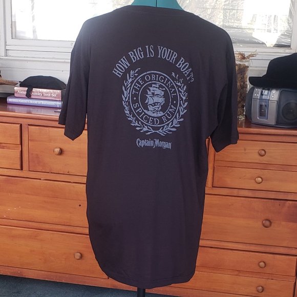 NWOT Graphic T-shirt Captain's Conquest - Picture 2 of 5